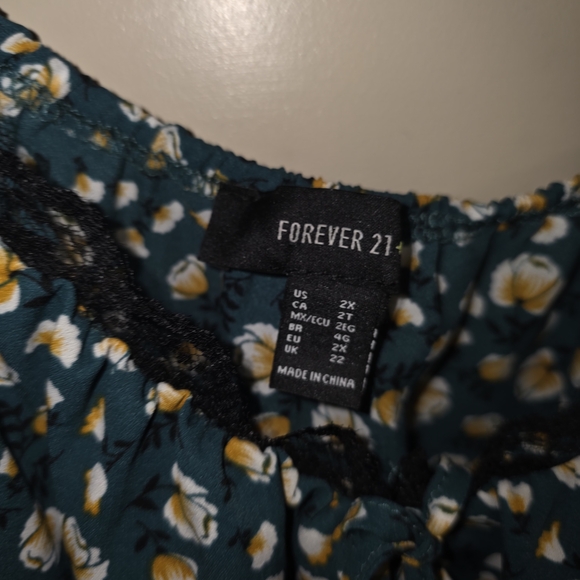 Forever 21 Floral Green Crop Top Boho, Cottagecore Versatile Piece. 2x - Picture 3 of 6